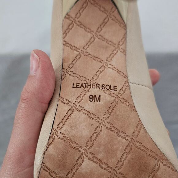 L.A.M.B. Tan Nude Black Leather Dice Pump sz 9M Minimalist Glam Y2K 2000s Basic - Picture 2 of 11